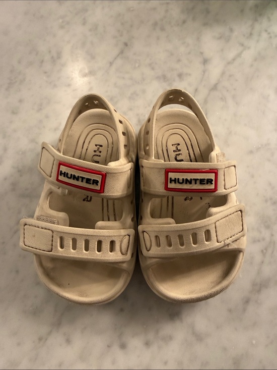 Hunter Other - Hunter Kids Cream/Off-White Sandals with Red Logo Patch